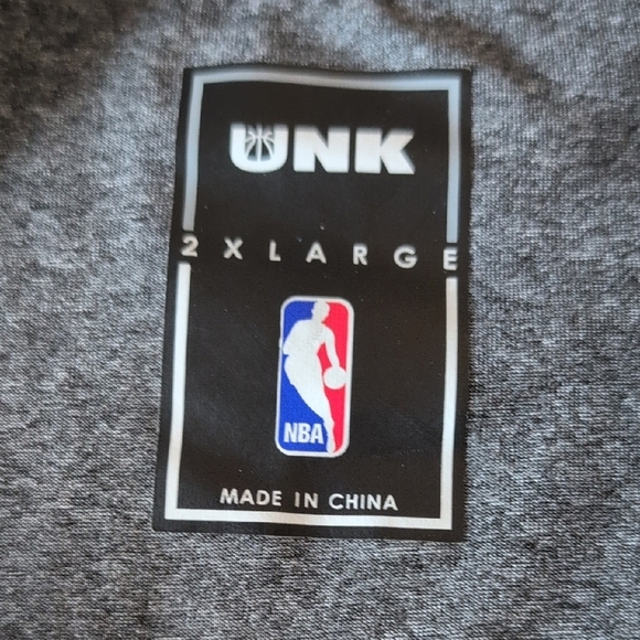 UNK Gray Bulls Long Sleeve Tee - Picture 2 of 7